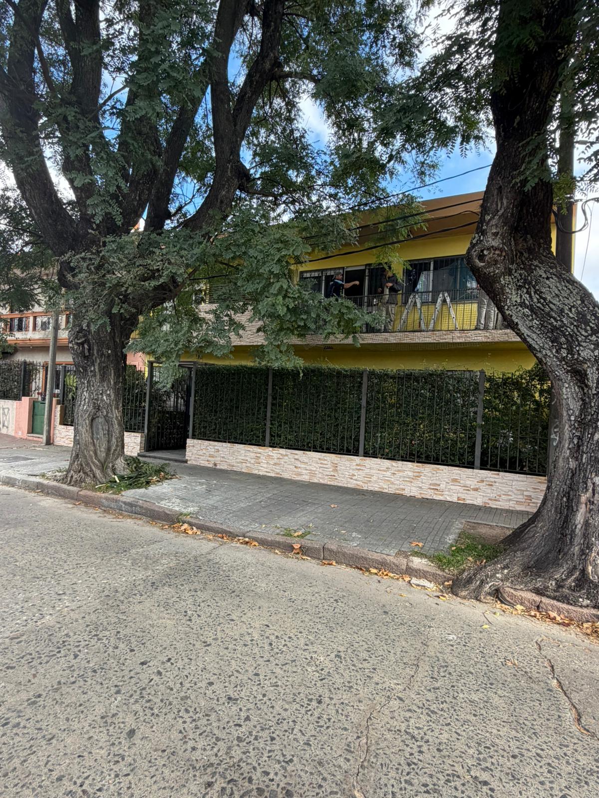 Fachada de casa revestida con placas exteriores Innovar